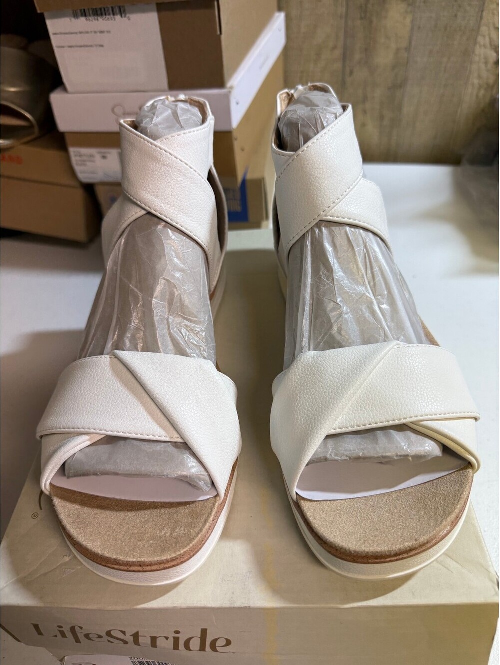 LifeStride Women's White Strappy Flat Sandals Size 9.5